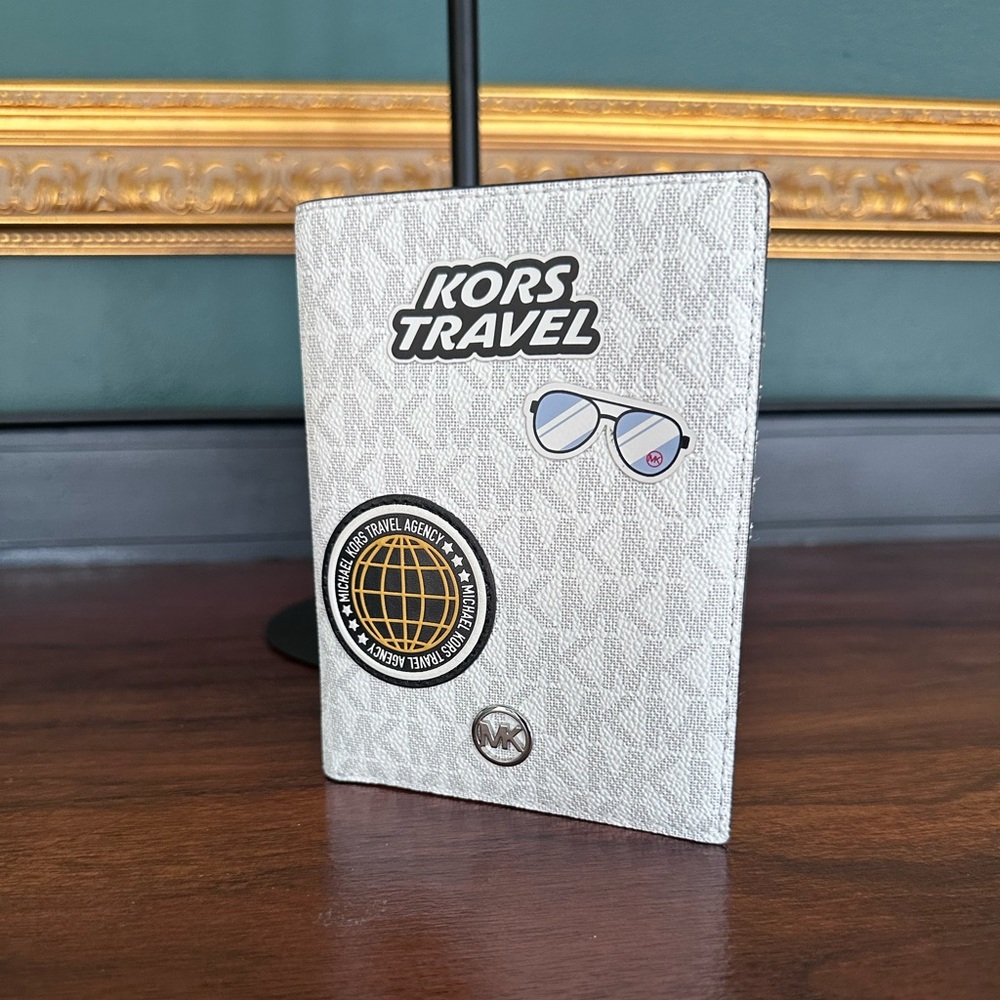 NWT Michael Kors Travel Passport Holder